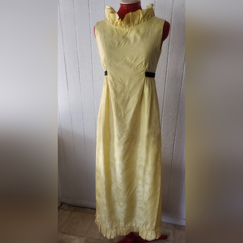Vintage 70s Pastel Yellow Garden Party Mod Dress With Ruffle Detail